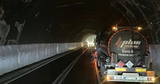 Popriječila se cisterna na Bradini: Obustavljen je saobraćaj na magistralnoj cesti Sarajevo-Konjic