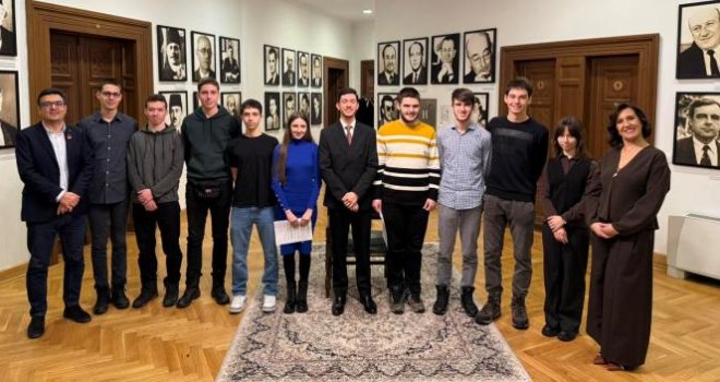 Grad Sarajevo nagradio najbolje srednjoškolce za izuzetan uspjeh na zvaničnim takmičenjima