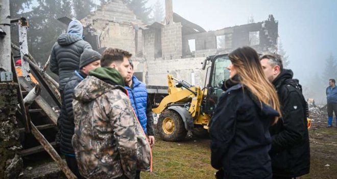 Ostalo samo zgarište: Načelnik Čengić obišao lokaciju izgorjelog Planinarskog doma Bukovik i obećao podršku Općine 