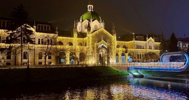 Zadivljujući pogled na zgradu Likovne akademije: Zasjala u svečarskom ruhu, poklon Grada Sarajeva