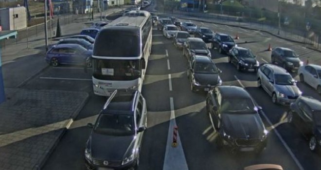 Vozači, pripremite se: Duge kolone i zadržavanja na graničnim prelazima