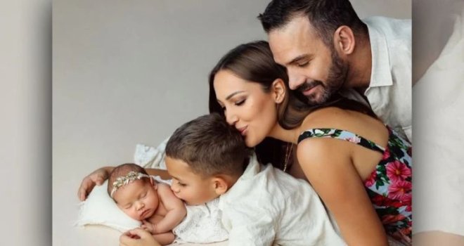 Aleksandra Prijović po prvi put javnosti pokazala kćerku Ariju: 'Prije 10 godina smo počeli kao dvoje'