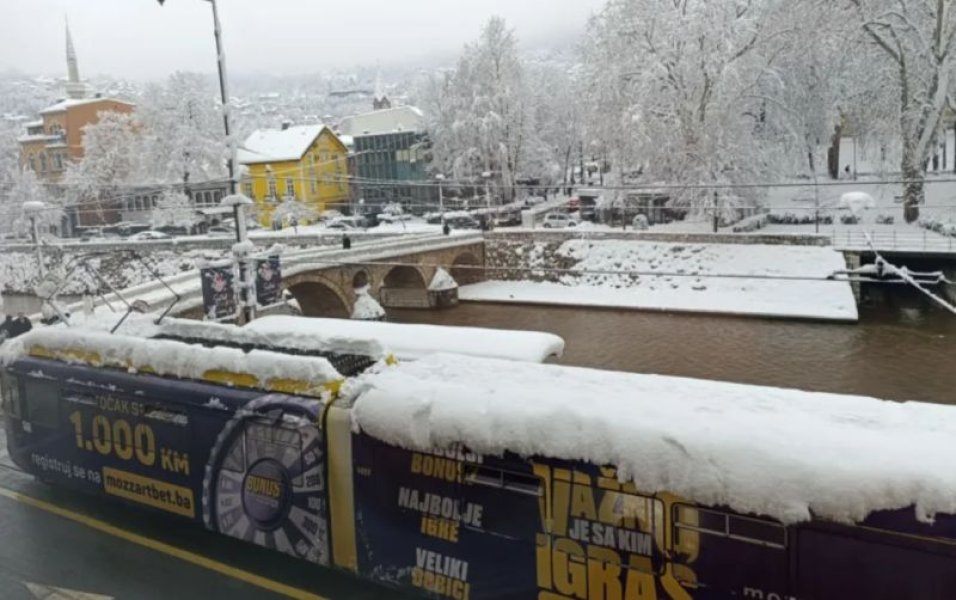 tramvaj-neociscen-snijeg