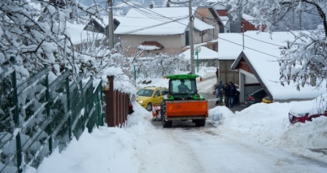 Vogošća zatrpana snijegom, načelnik Hasanović: 'Izvođač radova je zakazao, nećemo platiti posao koji nije urađen'