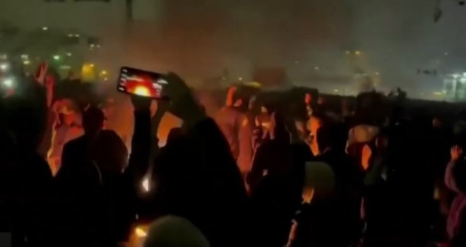 'Napustite Iran odmah!': Dramatično upozorenje Amerikancima, Trump prijeti vojnom akcijom