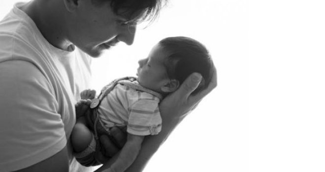 Kakvi su to susjedi?! Otac prijavljen policiji zbog plača beba, dali mu da bira - plati kaznu ili 47 sati zatvora!