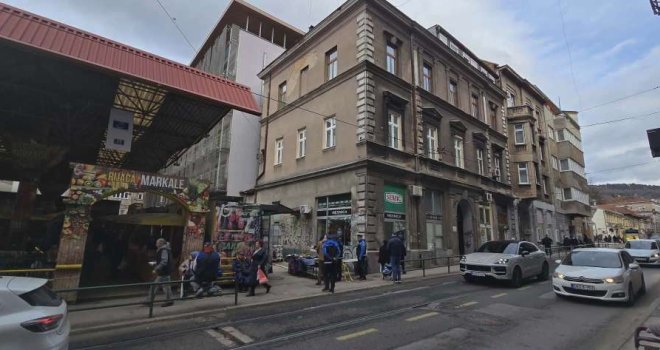 Jedna osoba povrijeđena u obrušavanju fasade na zgradi kod pijace Markale u Sarajevu