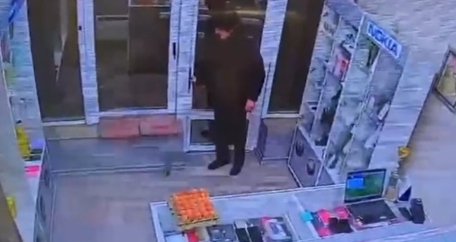 Ukrao torbicu punu novca kod Sarajeva: Prepoznajete li lopova? Vlasnik nudi bogatu nagradu