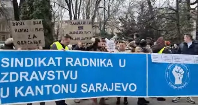 Uposlenici Stomatološkog fakulteta pred Vladom KS: Još nisu dobili januarske plaće