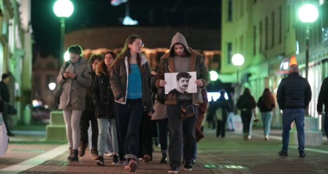 Banjaluka stala uz Sarajevo: Građani minutom šutnje odali počast Erdoanu Morankiću i zatražili odgovornost