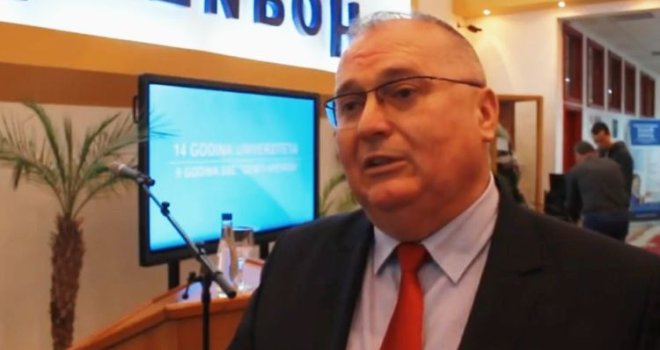 Već 20 godina je direktor, a Vijeće ministara mu je upravo dodijelilo još jedan mandat