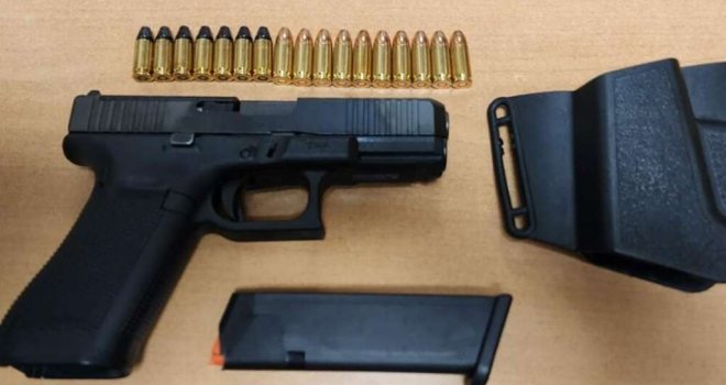 Incident na granici Crne Gore: Sarajlija uhvaćen s oružjem i streljivom u automobilu konzula