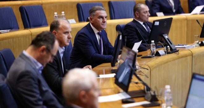 Delegati koji su došli na sjednicu Doma naroda PSBiH kritikovali nedolazak SNSD-a i HDZ-a