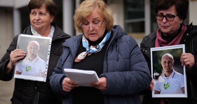 'Majka može preživjeti sve, ali ne može trenutak kada svoje dijete spušta pod zemlju... Za nas je život stao. Živi smo, a mrtvi'