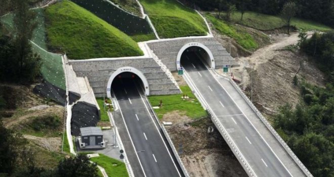 Zbog redovnog servisiranja tunela 1. mart na A-1, saobraćaj dvosmjeran suprotnom stranom autoceste