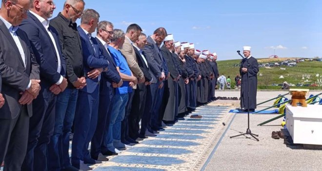 Na Šehidskom mezarju Rakita u Vlasenici klanjana kolektivna dženaza i obavljen ukop šest žrtava