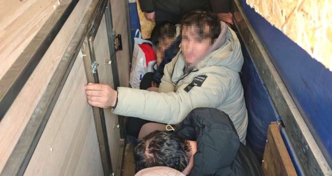 Četiri mrtva migranta pronađena kod Karlovca, vozač je pobjegao