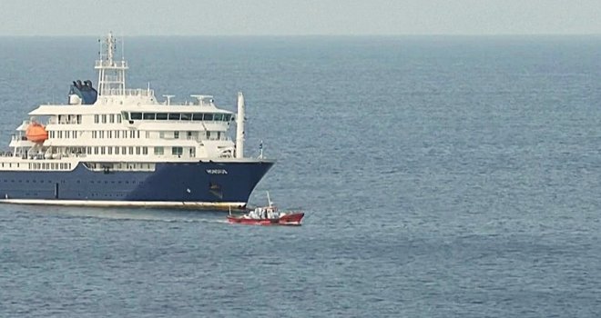 Kruzer pogođen hantavirusom stigao do Tenerifa: Vojska i policija evakuiraju putnike
