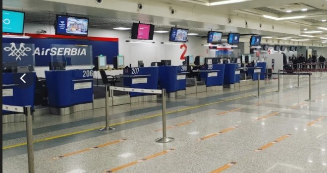 Putnici iz Crne Gore kažu da su satima zadržani na aerodromu u Beogradu