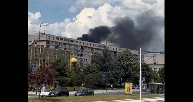 Šta se zapalilo u Sarajevu: Izbio požar na novoj zgradi koja se gradi u blizini Mercatora