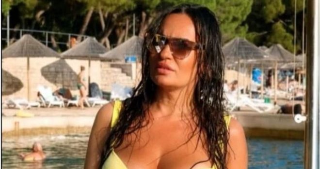 Majka Aleksandre Prijović fotkama u bikiniju zapalila internet: Niko ne vjeruje koliko joj je godina!