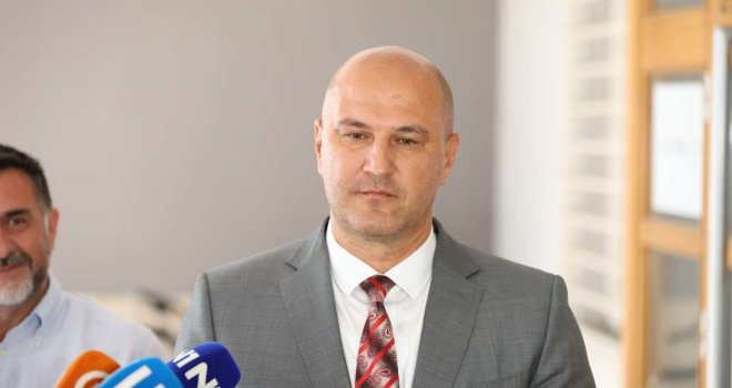 Mujić: Na kandidatskim listama SDA više od 43 posto žena
