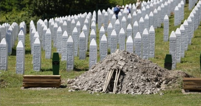 Počinje reekshumacija u Potočarima: Do sada ponovo otvarana grobna mjesta za više od 1.220 žrtava genocida