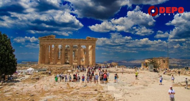Stravičan napad u srcu Atine: Turisti izbodeni nožem na Akropolju