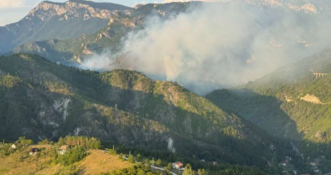 Veliki šumski požar između Nevesinja i Konjica izvan kontrole, gašenje otežava zahtjevan teren