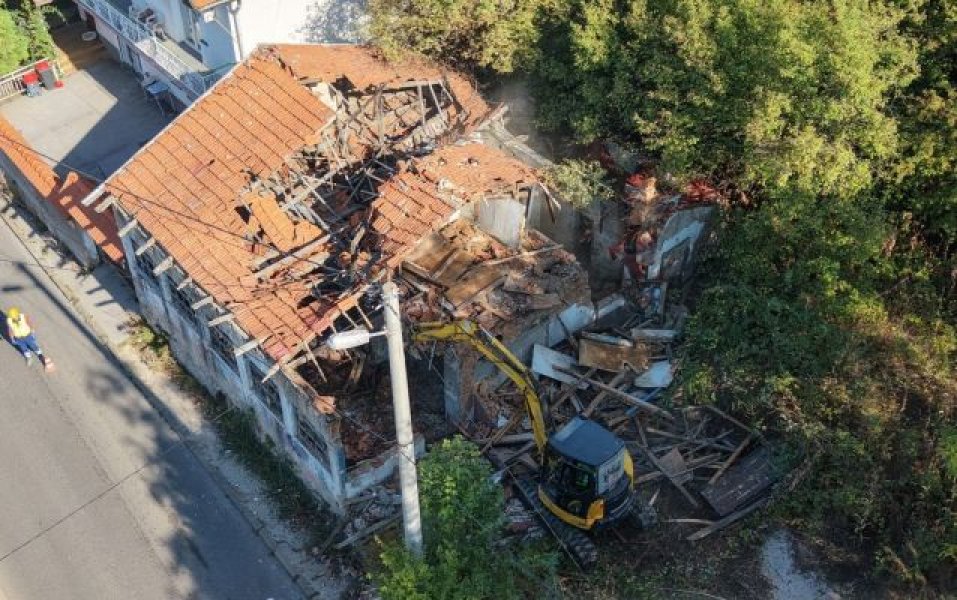 kod-mehe-kafana-rusenje-foto-stari-grad2