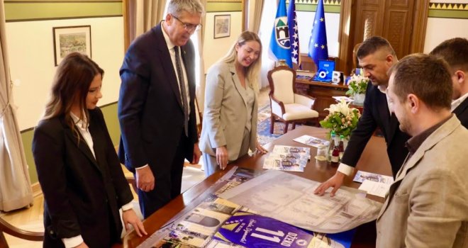 Broj 11 u centru Sarajeva: Grad se simbolično oprašta od Edina Džeke