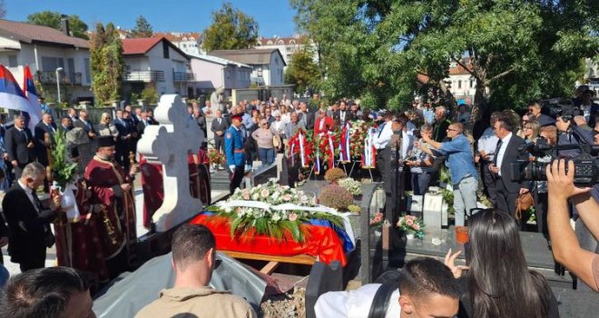 Haška osuđenica Biljana Plavšić sahranjena uz počasnu paljbu i posmrtni marš