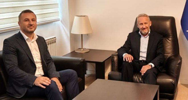 Ponovo za istim stolom: Sastali se Izetbegović i Efendić