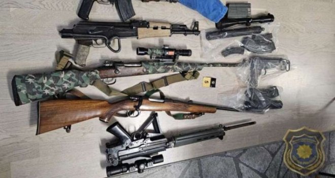 Uhapšen dvojac iz Sarajeva: Pronađeno više od 10 kg droge, oružje i municija